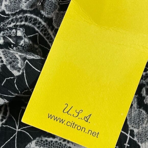 Citron Santa Monica Black Print Frog Closure Top - Picture 6 of 11